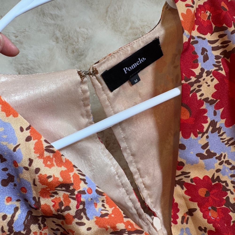 Floral V-Neck Romper ( my holiday romper ) Size M run small - Picture 6 of 15